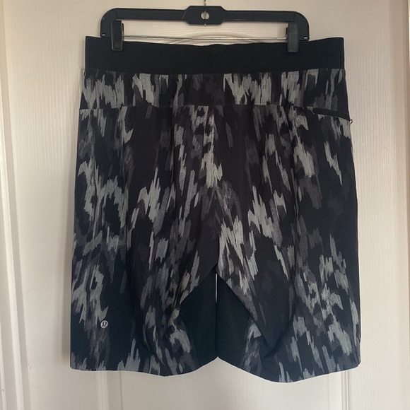 Lululemon T.H.E. Short * 9" Rock Face Mercury Black - Picture 5 of 8